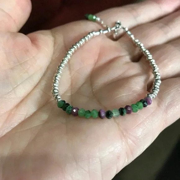 Dainty bracelet, Green Bracelet, Silver Bracelet, Handmade Beaded Bracelet - Picture 4 of 4